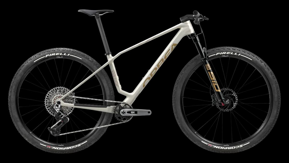 Alma M-PRO Golden White - Titan Gold (Matt)