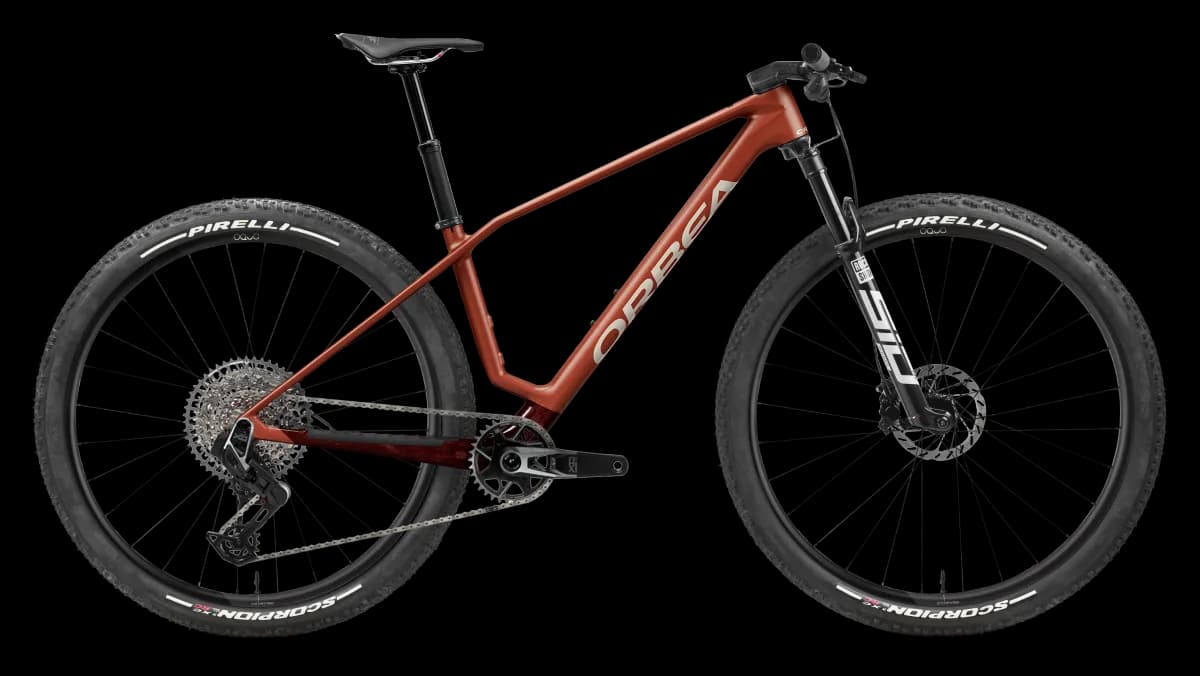 Alma M-TEAM AXS Mars Red (Matt) - Metallic Burgundy Red (Gloss)