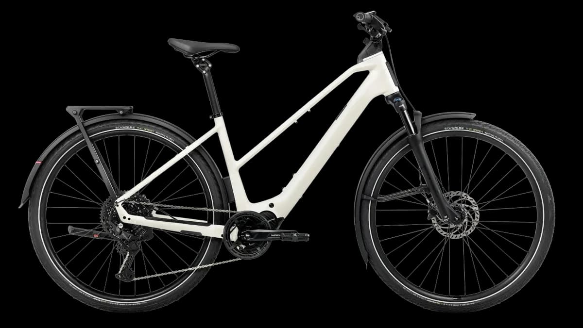 KEMEN TOUR 20 MID 2026 Ivory White (Gloss)
