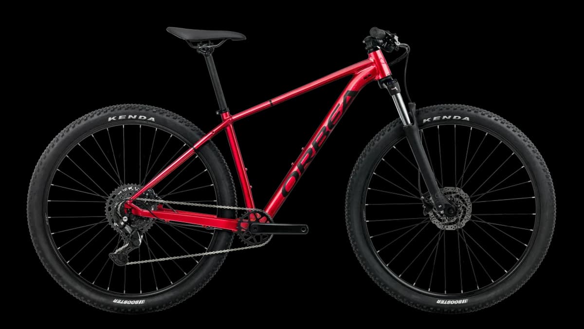 Onna 40 Burning Red (Gloss) - Black (Matt)