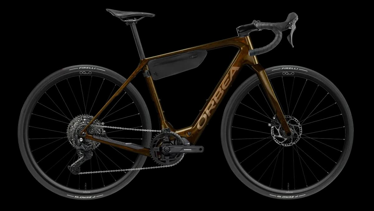 Denna M40 Caramel Carbon View - Golden Sand (Gloss)