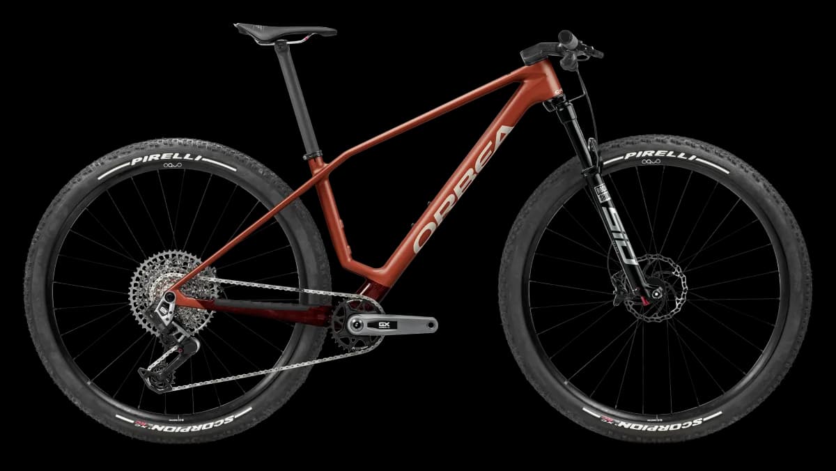 Alma M-PRO Mars Red (Matt) - Metallic Burgundy Red (Gloss)
