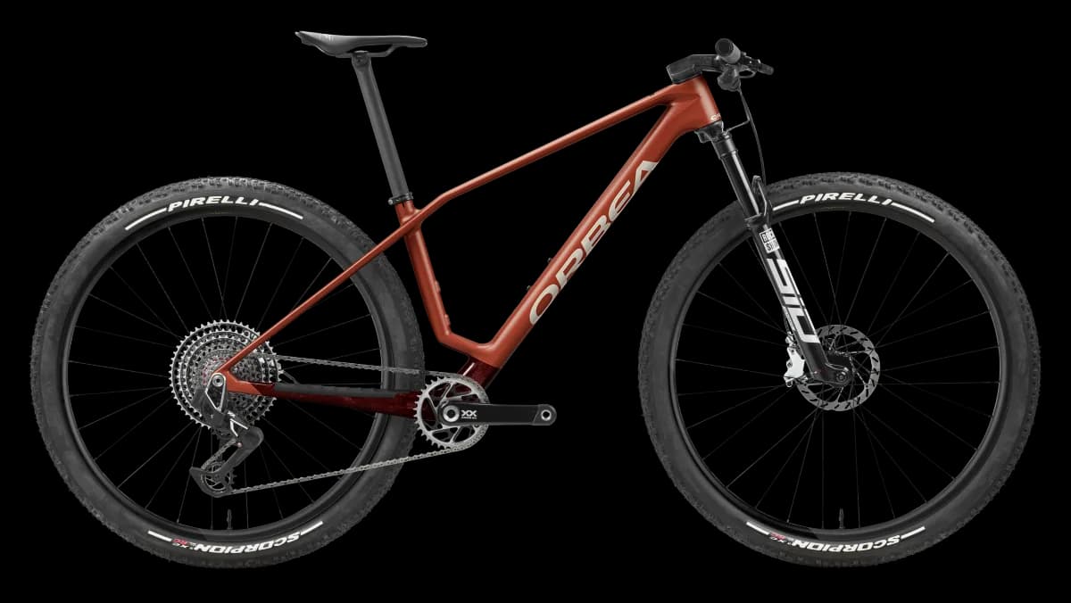 Alma M-LTD Mars Red (Matt) - Metallic Burgundy Red (Gloss)