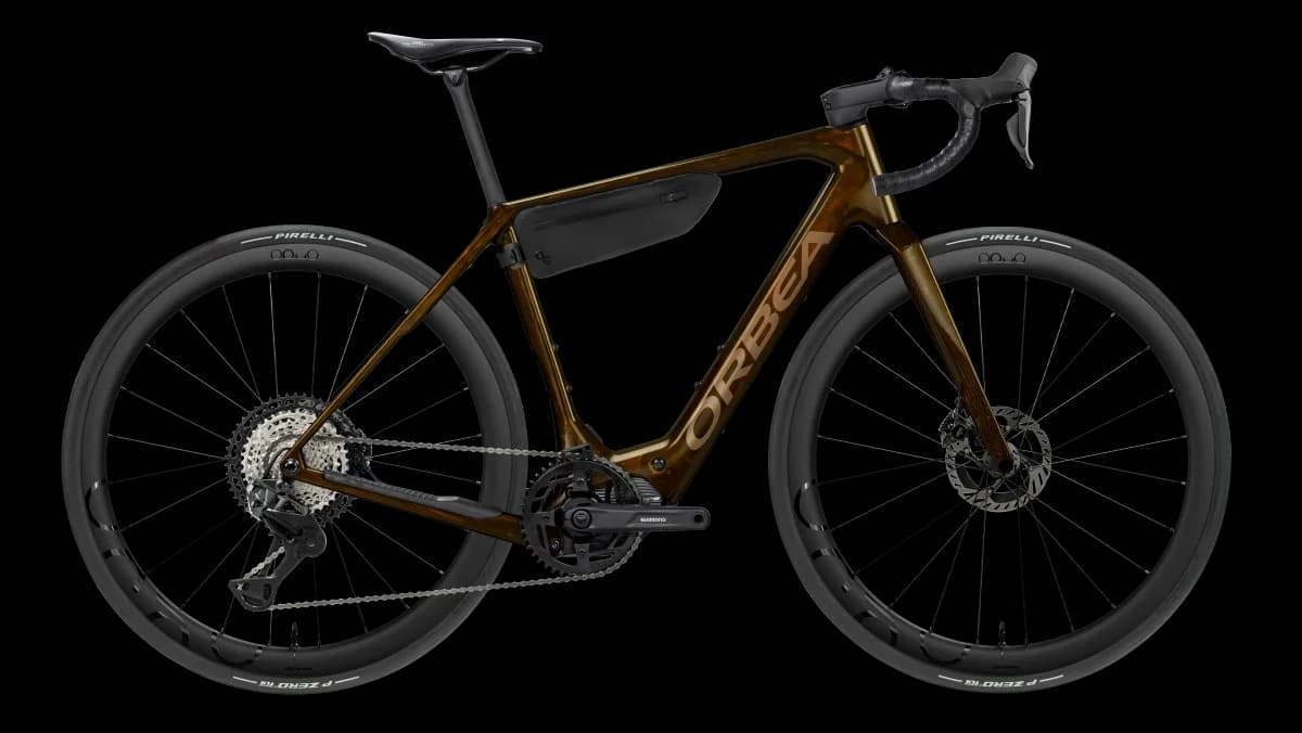 Denna M10i Caramel Carbon View - Golden Sand (Gloss)