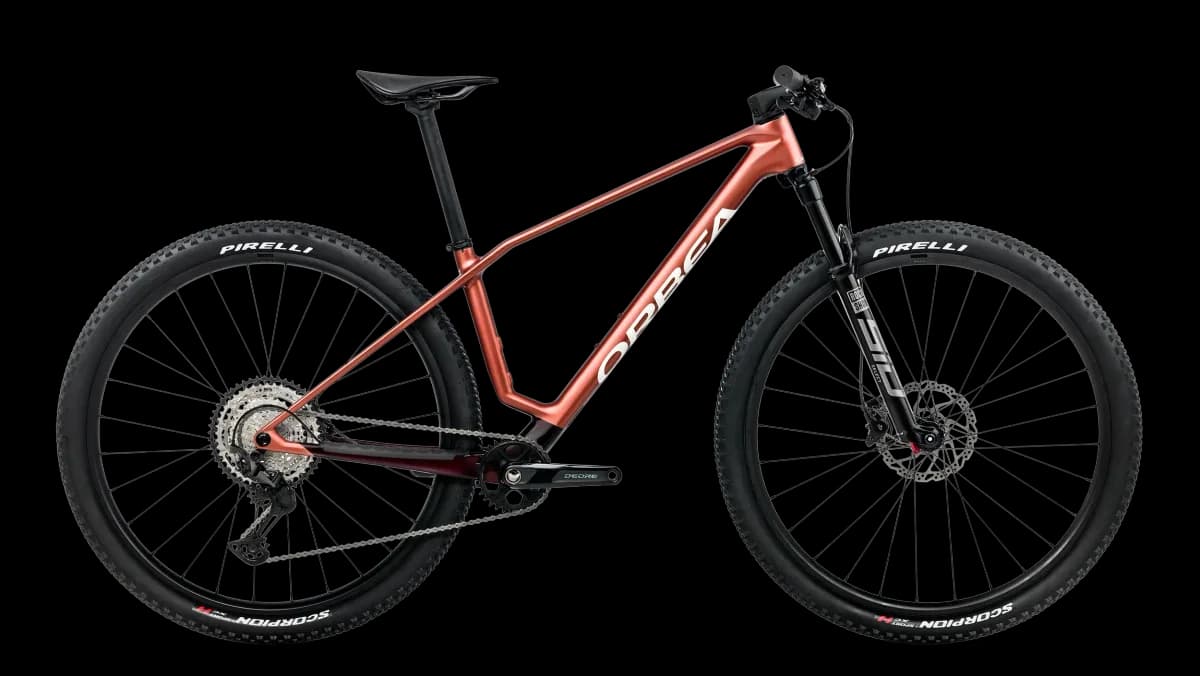 Alma M30 Mars Red (Matt) - Metallic Burgundy Red (Gloss)